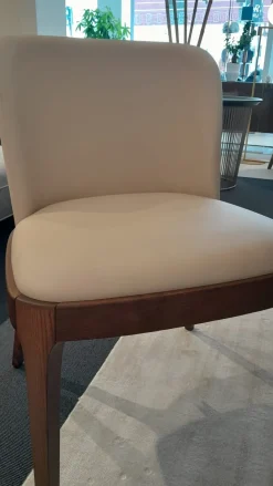 Cattelan Italia 1. Design moderno. 2. Struttura robusta. 3. Prezzo Outlet. 4. Facile da pulire. 5. Comoda ed elegante.- Sedie