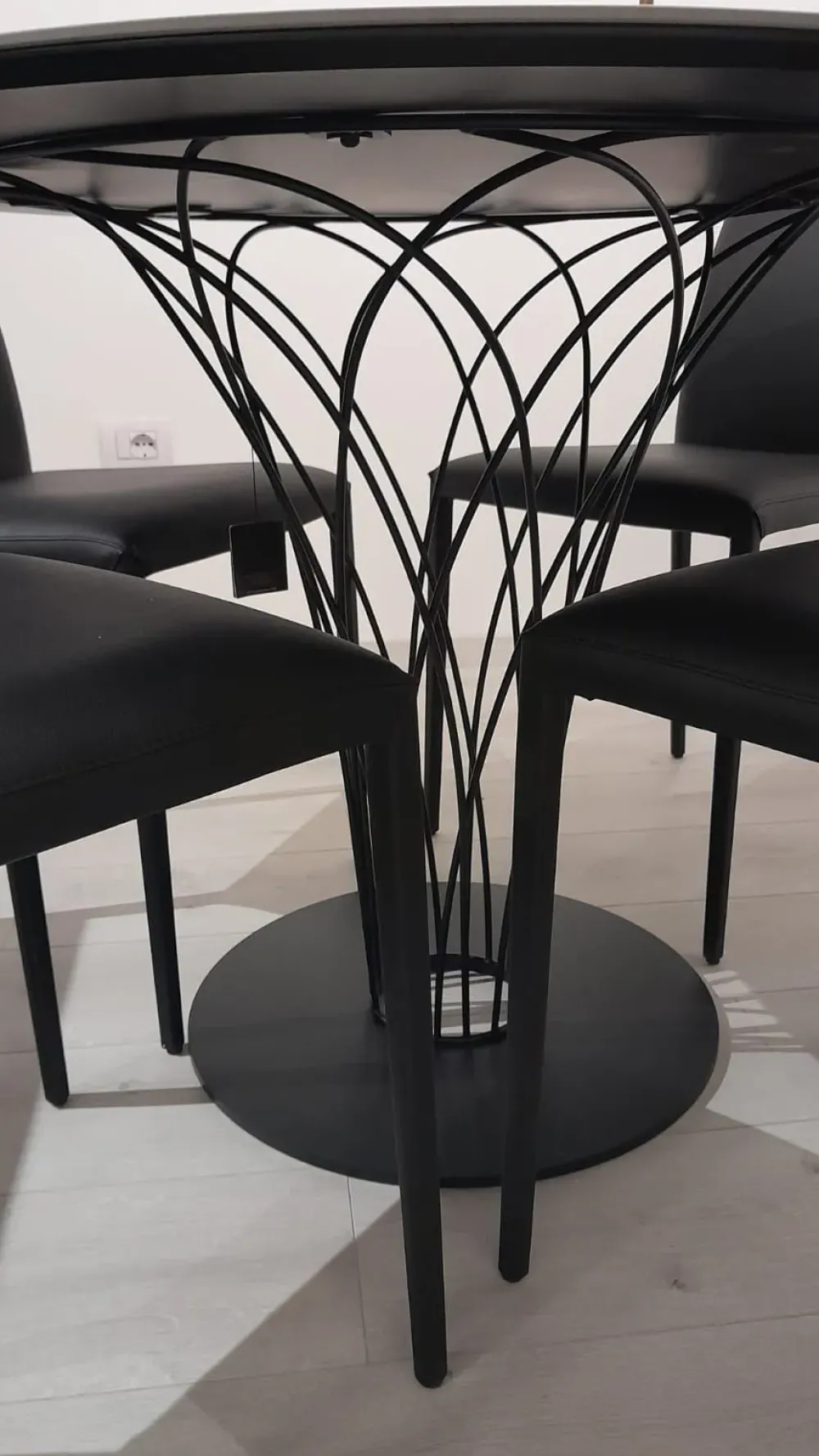 Cattelan Italia 1. Design moderno ed elegante. 2. Offerta Outlet. 3. Materiali di qualità. 4. Facile da pulire. 5. Marca .- Tavoli