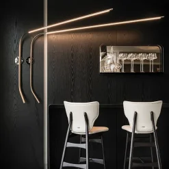 Cattelan Italia 1. Design moderno ed elegante. 2. Struttura in legno di faggio. 3. Seduta imbottita in pelle. 4. Struttura resistente e robusta. 5. Facile da pulire.- Applique Da Parete