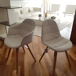 1. Design moderno ed elegante. 2. Rivestimento in tessuto resistente. 3. Struttura in legno di alta qualità. 4. Prezzo scontato. 5. Comoda e pratica.^Bontempi Outlet