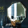 Cattelan Italia 1. Design moderno ed elegante.2. Prezzo scontato.3. Facile da installare.4. Finitura di qualità.5. Aggiunge stile alla stanza.- Specchiere