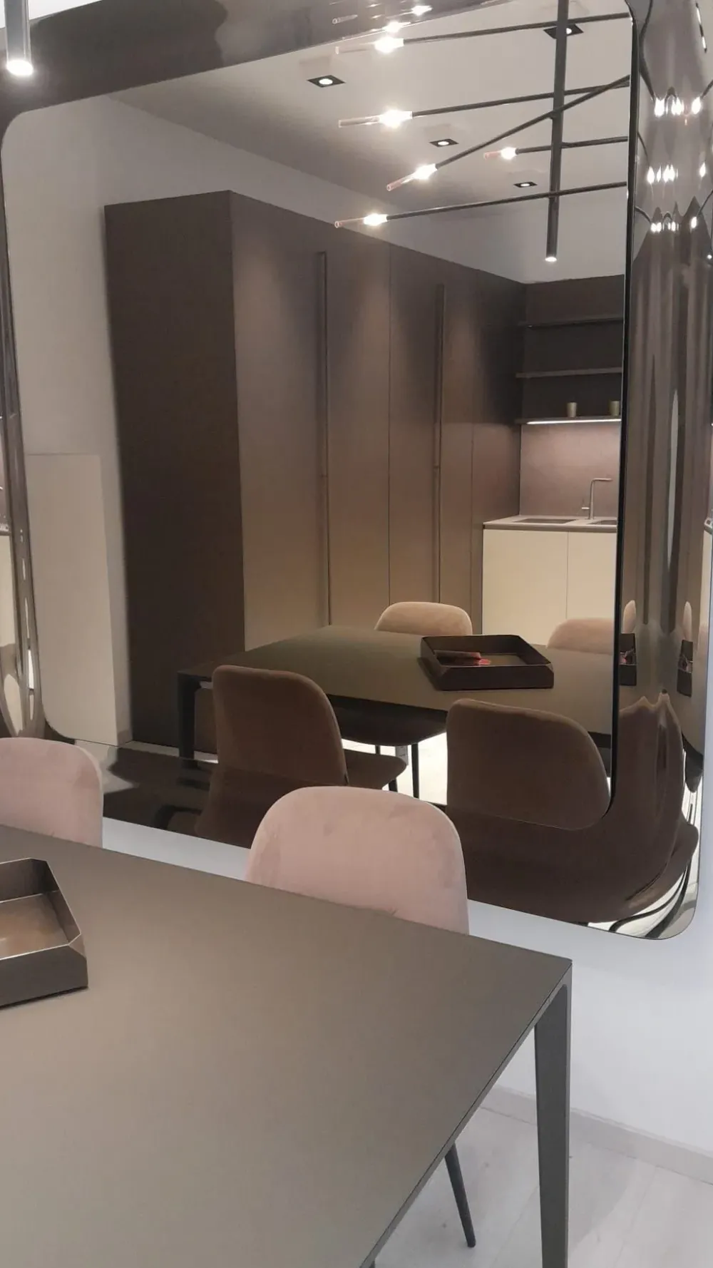 1. Design moderno ed elegante.2. Offerta Outlet.3. Realizzato da .4. Facile da installare.5. Garantito per 10 anni.^Cattelan Italia