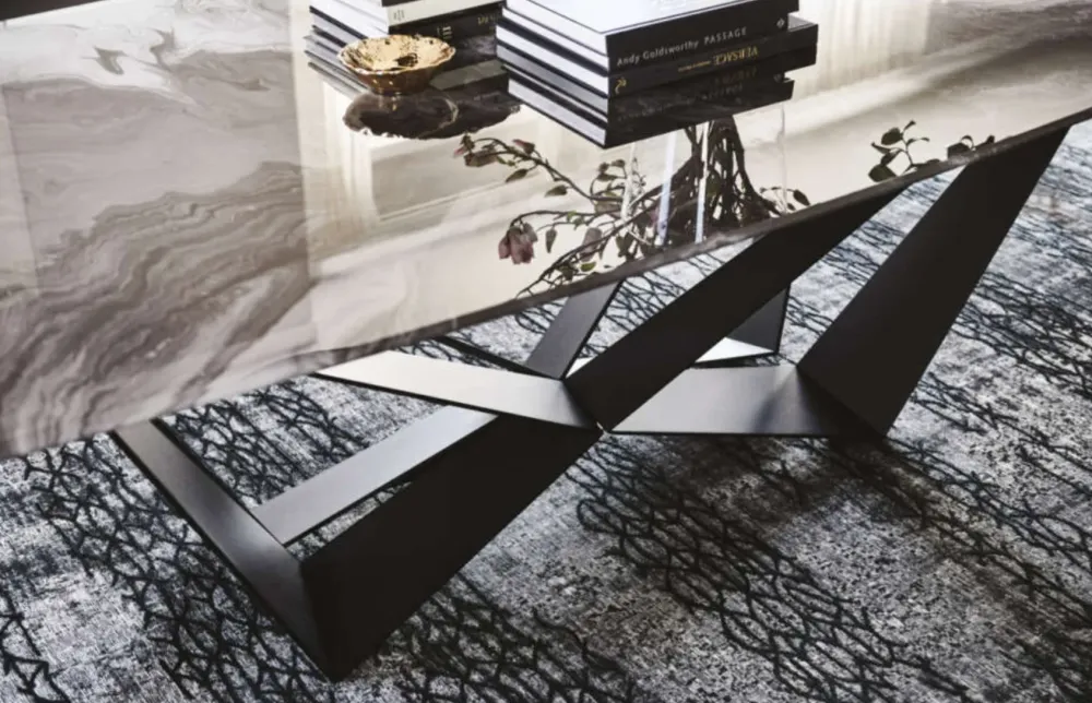 Cattelan Italia 1. Design moderno ed elegante. 2. Struttura in vetro resistente. 3. Facile da pulire. 4. Disponibile in diverse dimensioni. 5. Ideale per arredare qualsiasi ambiente.- Tavoli