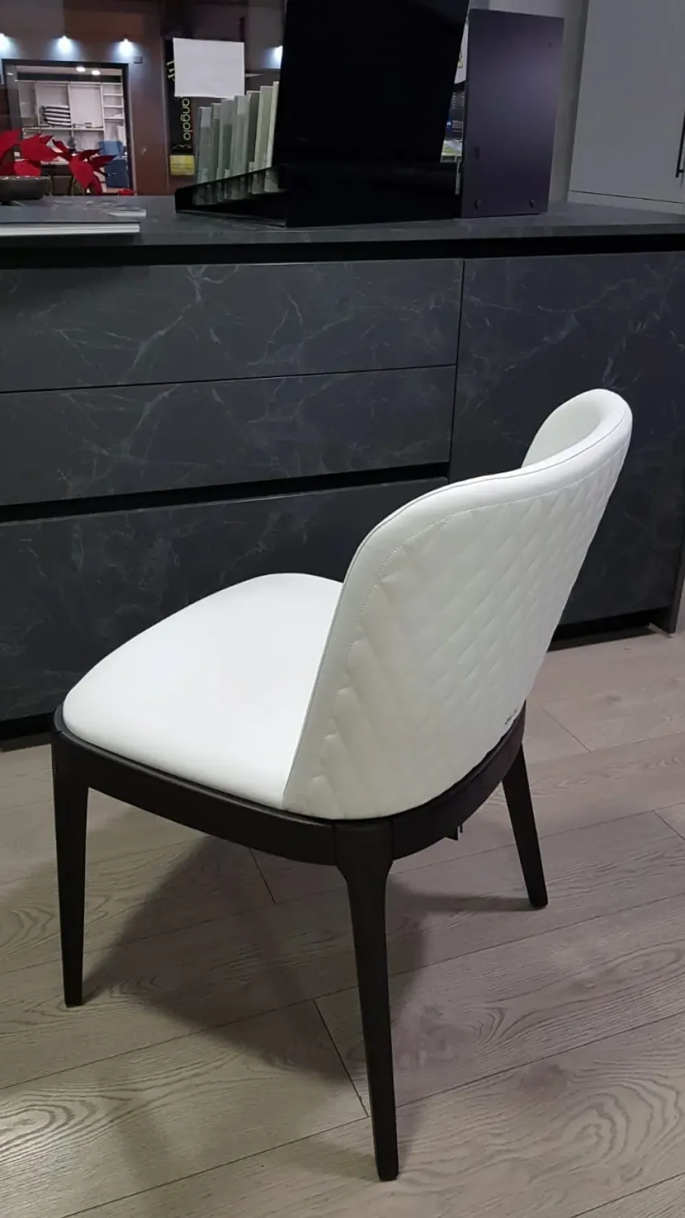 Cattelan Italia 1. Design moderno ed elegante. 2. Prezzo scontato. 3. Comoda e resistente. 4. Facile da pulire. 5. Marca di qualità Cattelan.- Sedie