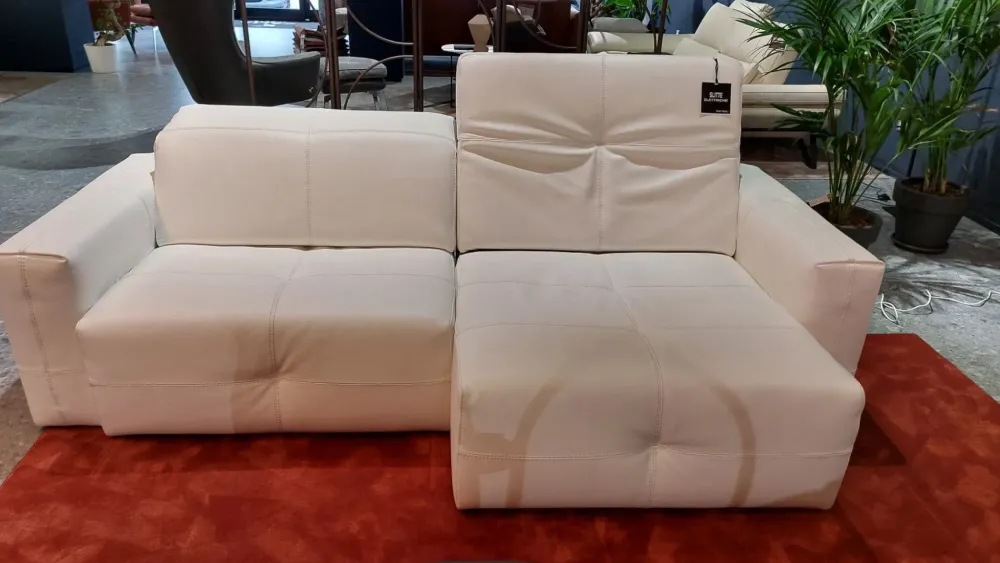 Calia 1. Design moderno ed elegante. 2. Comfort assoluto. 3. Struttura robusta. 4. Pelle di qualità. 5. Prezzo competitivo.- Divani