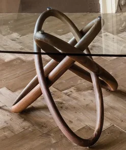 Cattelan Italia 1. Design moderno ed elegante. 2. Vetro resistente e di qualità. 3. Facile da pulire e mantenere. 4. Struttura solida e resistente. 5. Dimensioni adatte a qualsiasi ambiente.- Tavoli