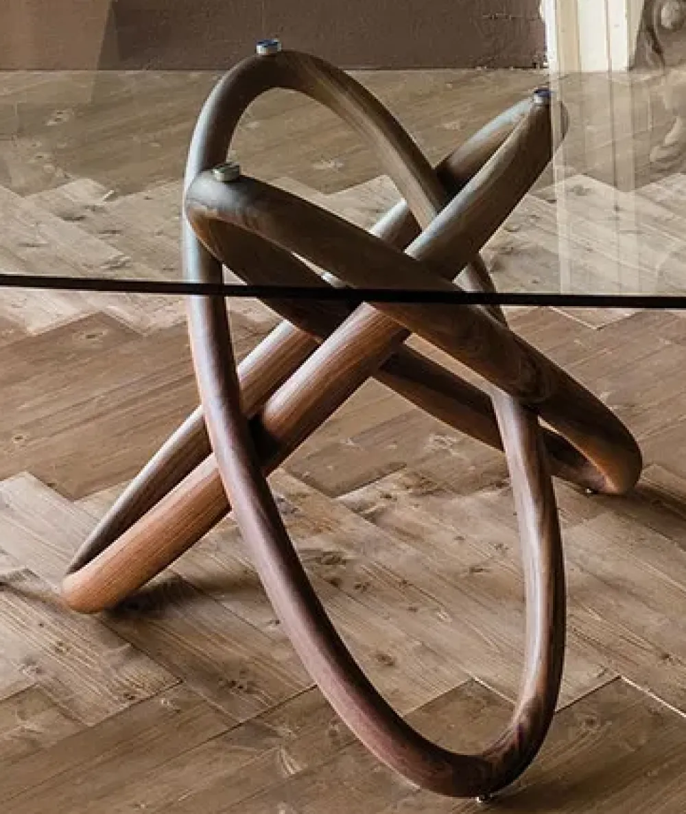 Cattelan Italia 1. Design moderno ed elegante. 2. Vetro resistente e di qualità. 3. Facile da pulire e mantenere. 4. Struttura solida e resistente. 5. Dimensioni adatte a qualsiasi ambiente.- Tavoli