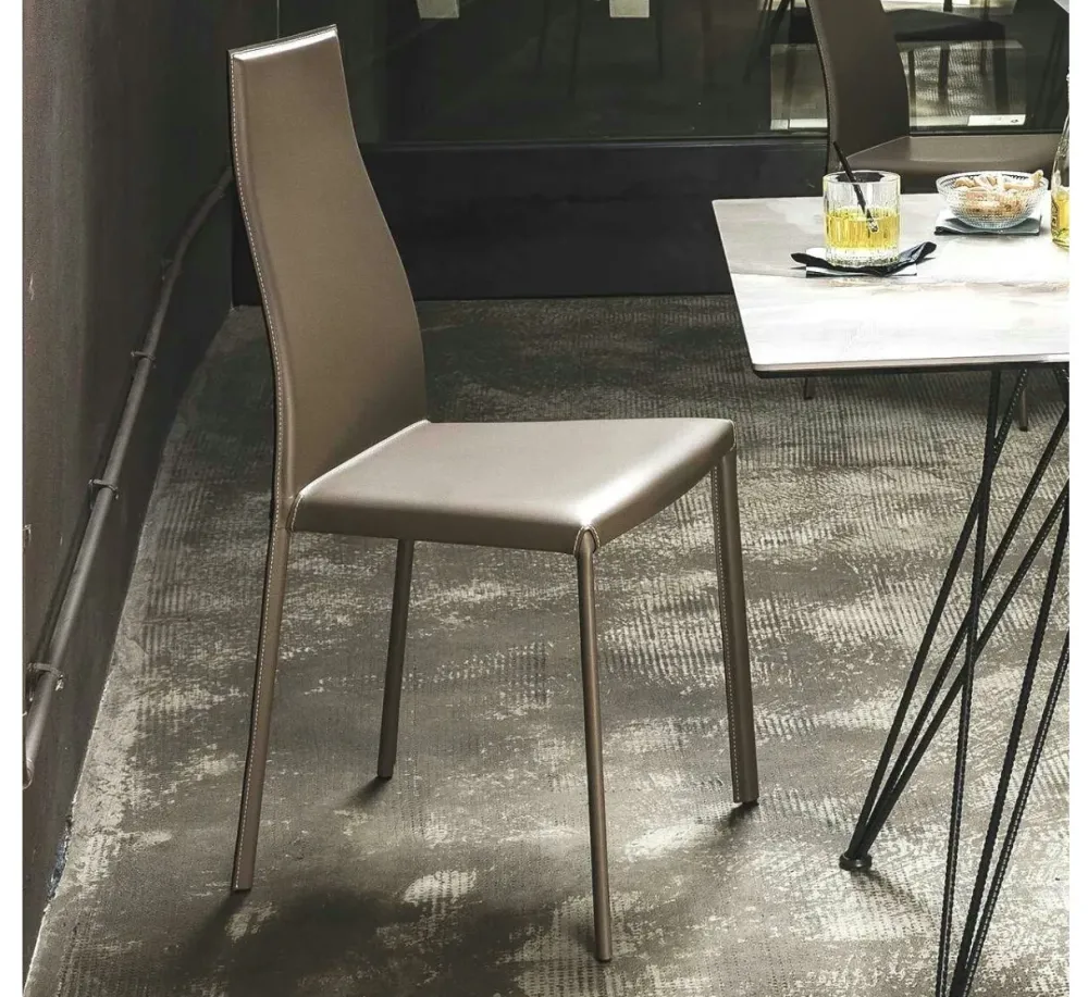 Cattelan Italia 1. Design moderno ed elegante. 2. Costo scontato. 3. Struttura robusta. 4. Facile da montare. 5. Comoda e confortevole.- Sedie