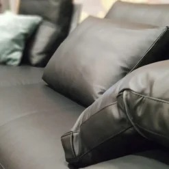 Arketipo 1. Prezzo Outlet. 2. Pelle di qualità. 3. Imbottitura in piuma. 4. Design moderno. 5. Garanzia .- Divani