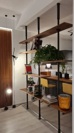 1. Prezzo scontato.2. Design elegante.3. Realizzata in legno.4. Ampia capacità di stoccaggio.5. Facile da montare.^Cattelan Italia Hot