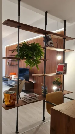 1. Prezzo scontato.2. Design elegante.3. Realizzata in legno.4. Ampia capacità di stoccaggio.5. Facile da montare.^Cattelan Italia Hot