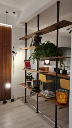 1. Prezzo scontato.2. Design elegante.3. Realizzata in legno.4. Ampia capacità di stoccaggio.5. Facile da montare.^Cattelan Italia Hot