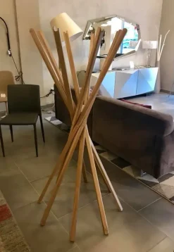 Appendiabiti modello sciangai rovere naturale   a prezzo ribassato^Zanotta