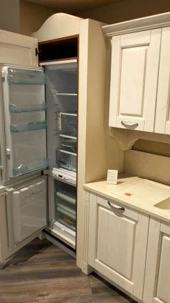 Arredo3 Architetto Verona : cucina bianca classica scontata.- Cucine Lineari