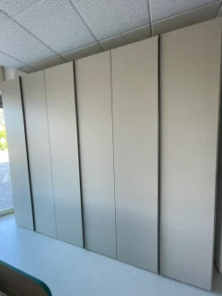 Outlet Armadio Amalfi realizzato in laccato opaco di scontato -22% Armadi