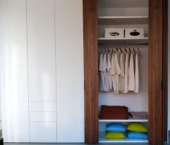 Caccaro Armadio ante a soffietto in laccato opaco Armadio core noce laccato scontato- Armadi