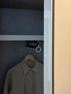 Online Armadio ante battenti in laccato opaco Sinua di Armadi