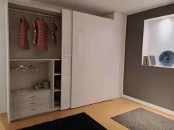 Armadio ante scorrevoli in laccato opaco Armadio parigino laccato opaco e vetro bianco di^Tagliabue Mobili Discount