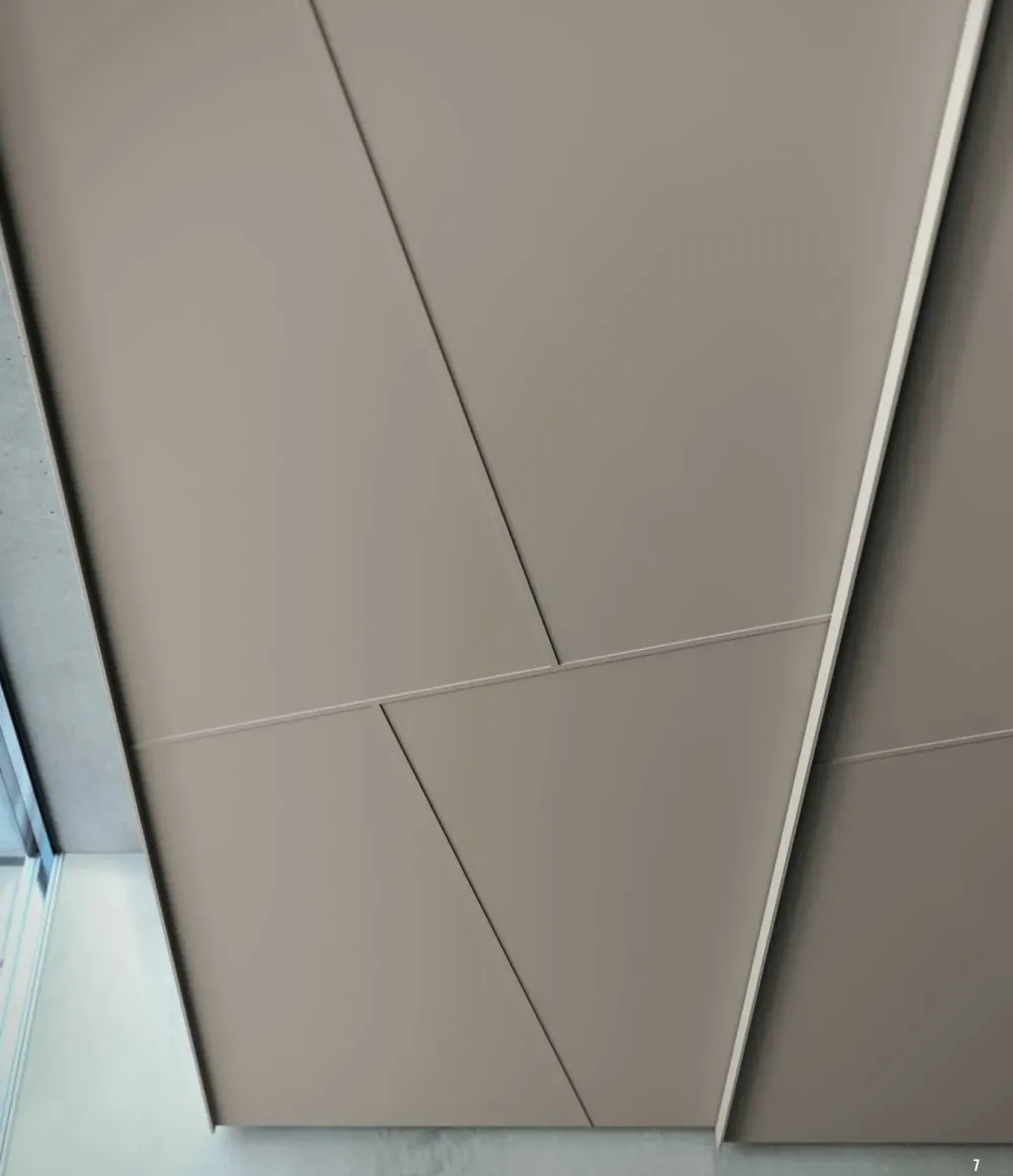 Armadio ante scorrevoli in laccato opaco Rilievo di Armadi