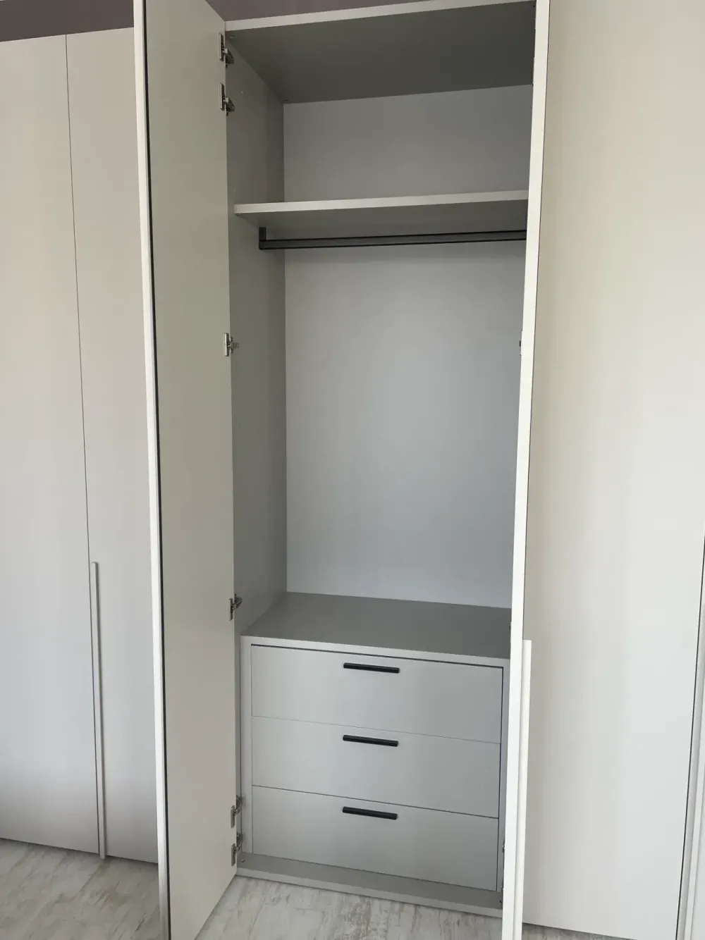 Best Armadio Armadio doimo laccato opaco tortora a sei ante a prezzo Outlet Armadi