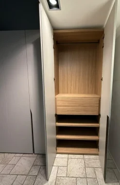 Armadio Armadio modello manhattan con ante battenti SCONTATO a PREZZI OUTLET Armadi