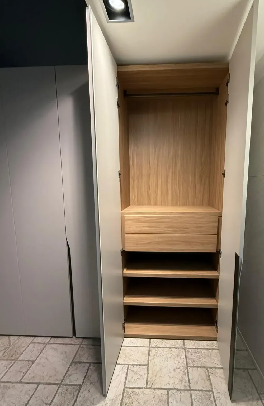 Armadio Armadio modello manhattan con ante battenti SCONTATO a PREZZI OUTLET Armadi