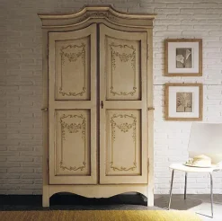 Armadio Armadio piemontese laccato scontato del -30 %^Collezione esclusiva Hot