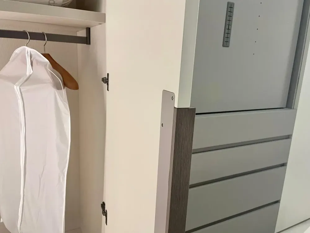 Hot Armadio Armadio tratto di A PREZZO SCONTATO 25% Armadi