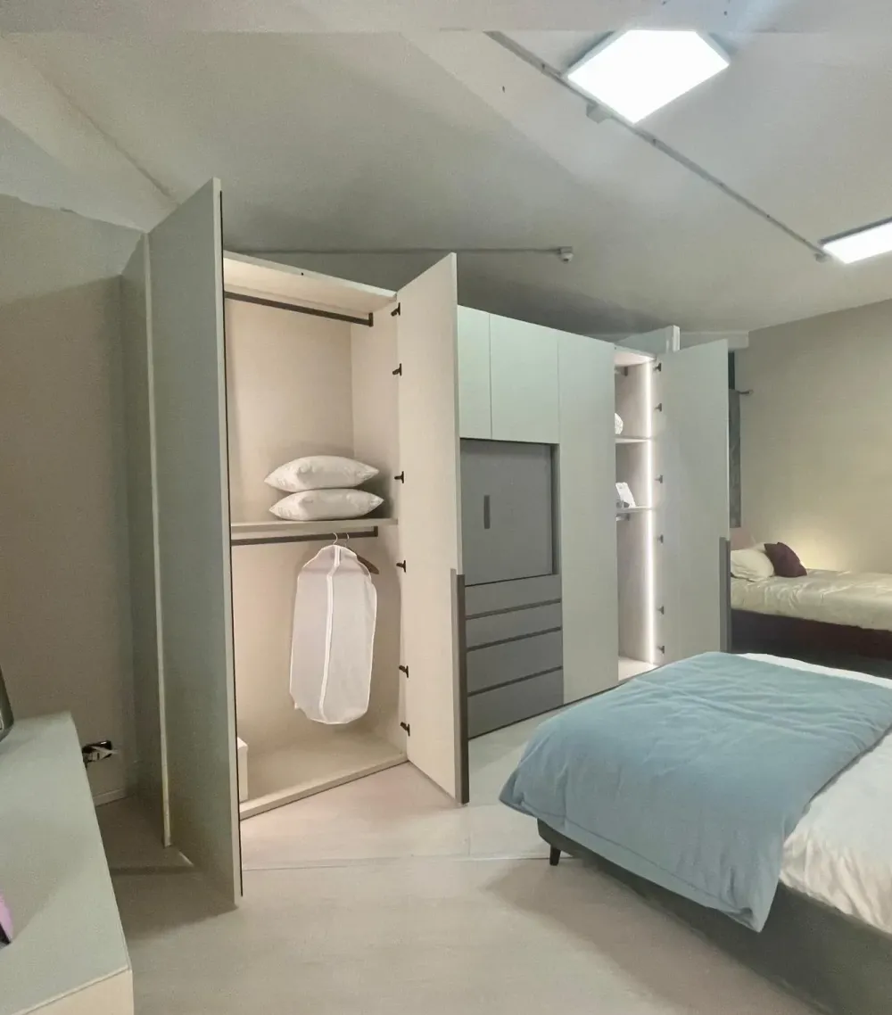 Hot Armadio Armadio tratto di A PREZZO SCONTATO 25% Armadi