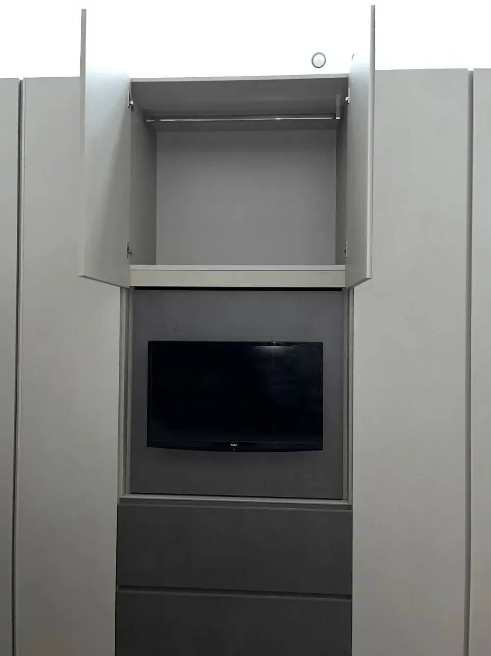 Outlet Armadio Armadio visual realizzato in laminato materico di scontato -36% Armadi