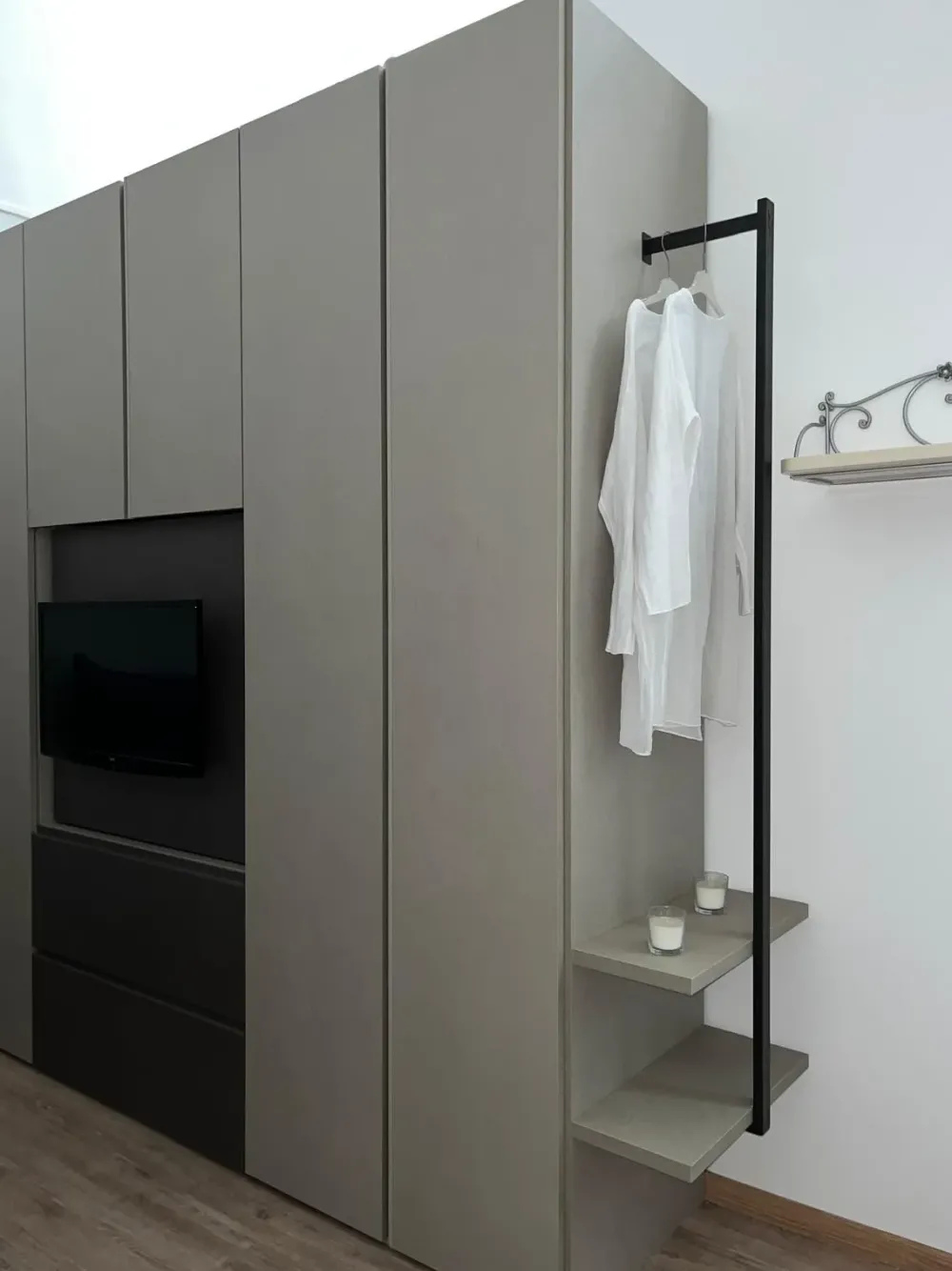 Outlet Armadio Armadio visual realizzato in laminato materico di scontato -36% Armadi