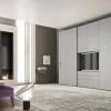Outlet Armadio modello Armadio mod.urban con ante scorrevoli e vano-tv centrale in frassino laccato di scontato del 30% A PREZZO SCONTATO Armadi