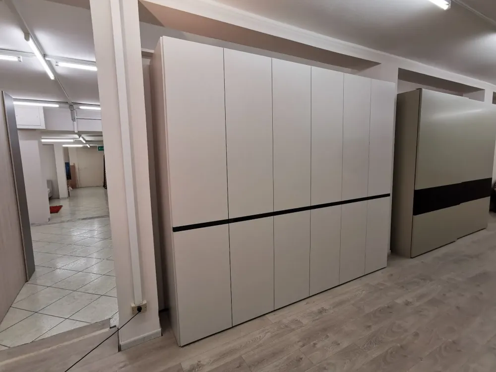 Sale Armadio con ante battenti a prezzo scontato modello Strip di Armadi