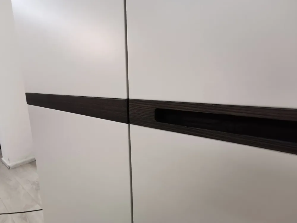 Sale Armadio con ante battenti a prezzo scontato modello Strip di Armadi