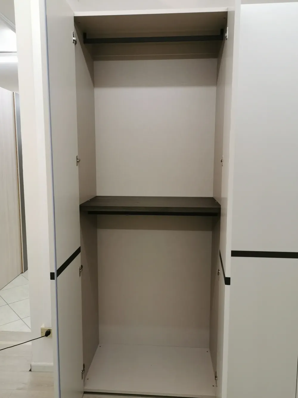 Sale Armadio con ante battenti a prezzo scontato modello Strip di Armadi