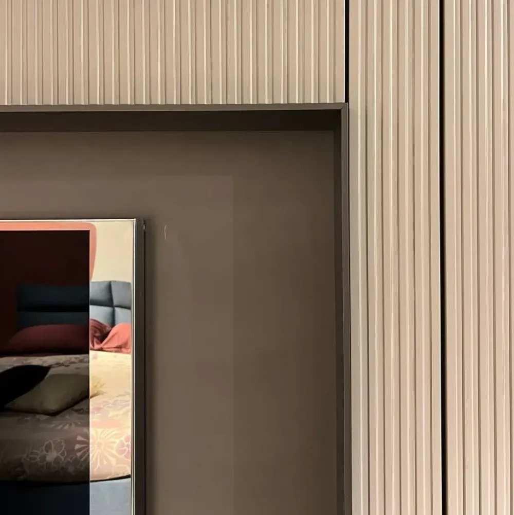 Hot Armadio con ante battenti a prezzo scontato modello Dress code di Armadi