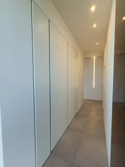 Armadio con ante battenti modello Cut scontato del 40%^Lago Clearance