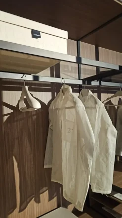 Armadio con ante battenti moderno Crystal a prezzo scontato Armadi