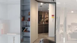 Clearance Armadio con ante battenti modello Milford scontato del 62% Armadi