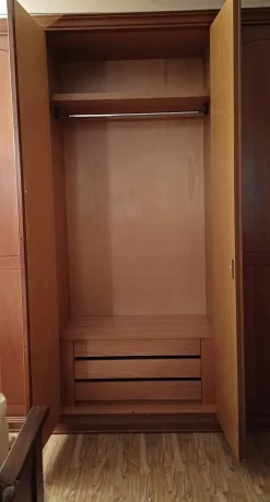 Outlet Armadio con ante battenti a prezzo scontato modello Roma di Armadi