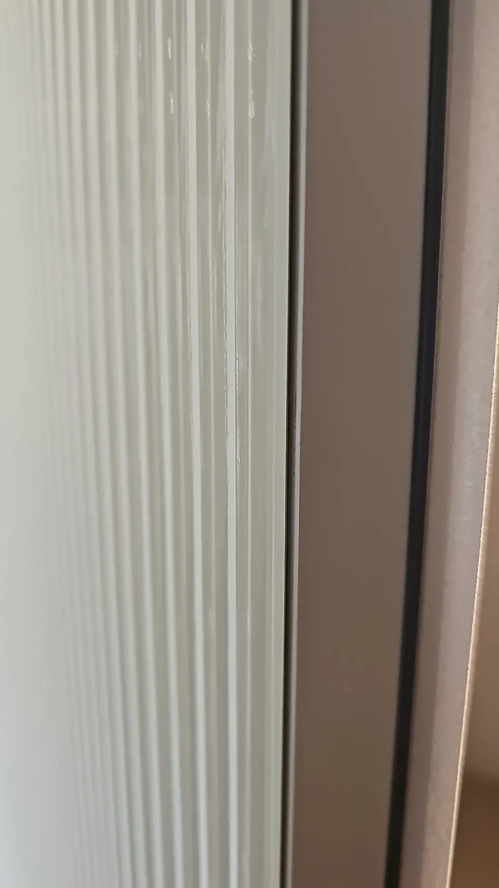 New Armadio con ante battenti modello Row scontato del 37% Armadi