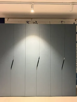 Outlet Armadio con ante battenti modello Alfabeto scontato del 35% Armadi