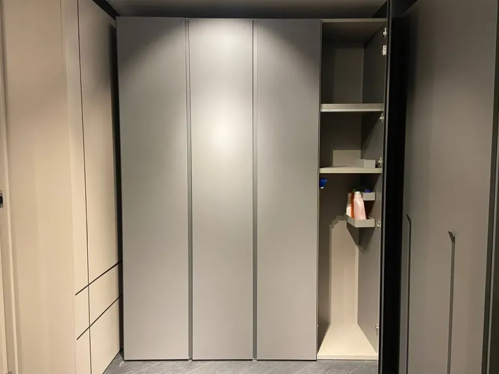 Online Armadio con ante battenti a Quattro ante Poker di Armadi