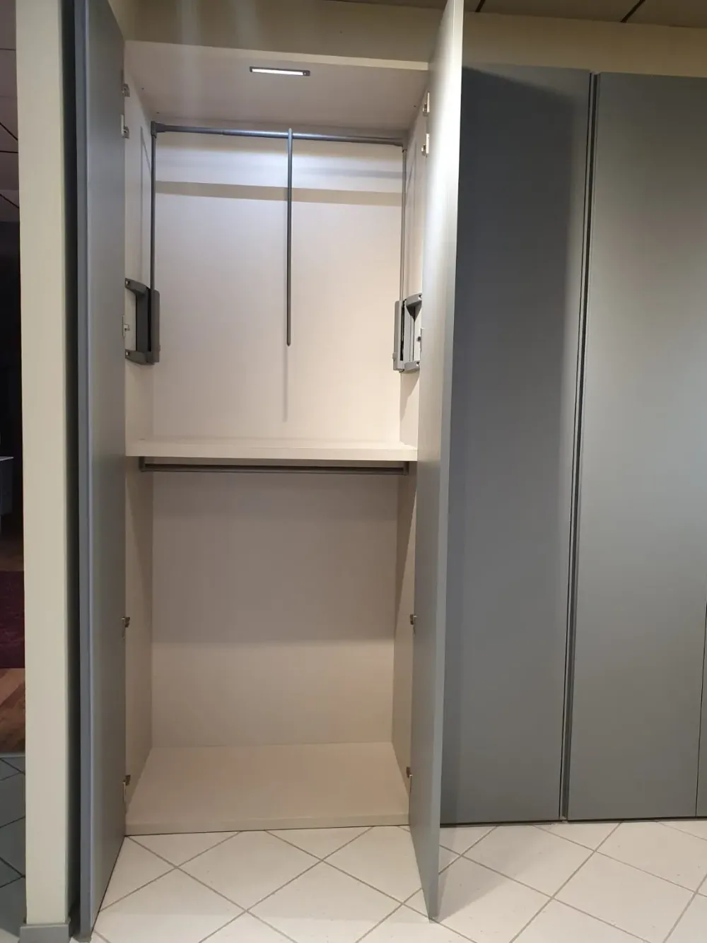 Armadio con ante battenti moderno Smart a prezzo scontato Armadi