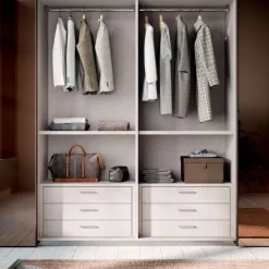 Armadio con ante scorrevoli modello light     armadio scorrevole con anta trio e anta trio specchio scontato del 30%^Orme