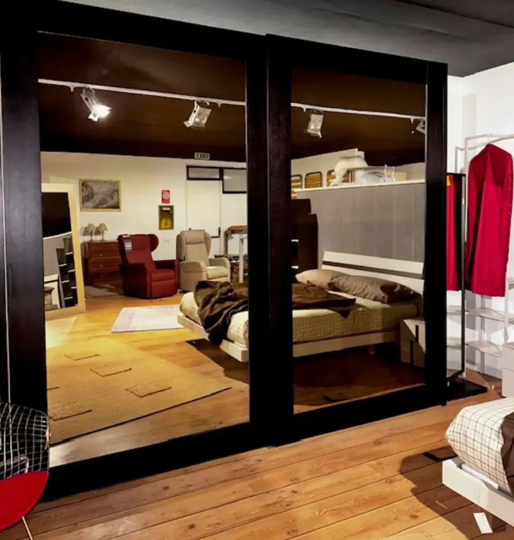 Armadio con ante scorrevoli moderno Discovery a prezzo ribassato^Doimo Design Discount