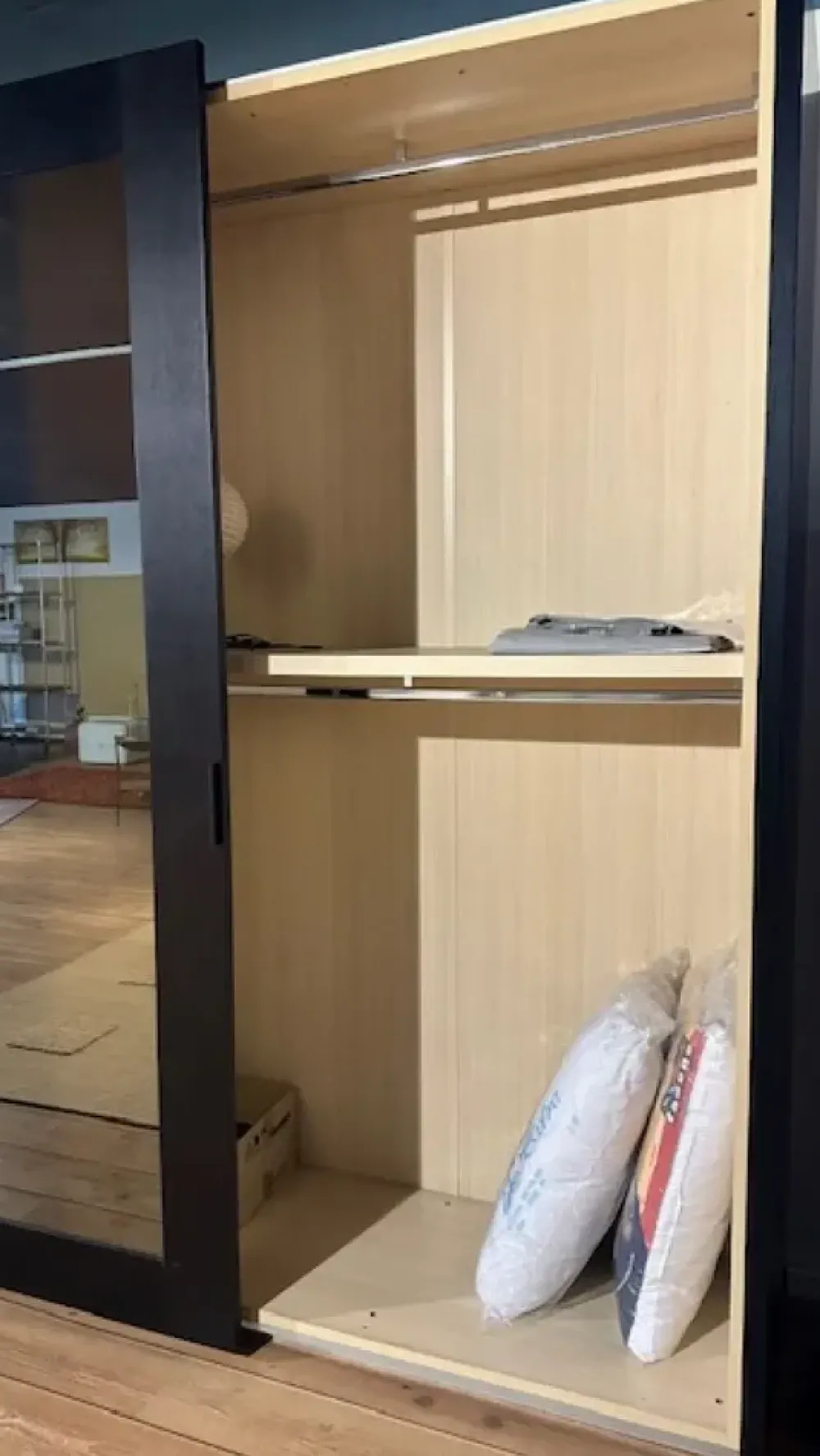 Armadio con ante scorrevoli moderno Discovery a prezzo ribassato^Doimo Design Discount