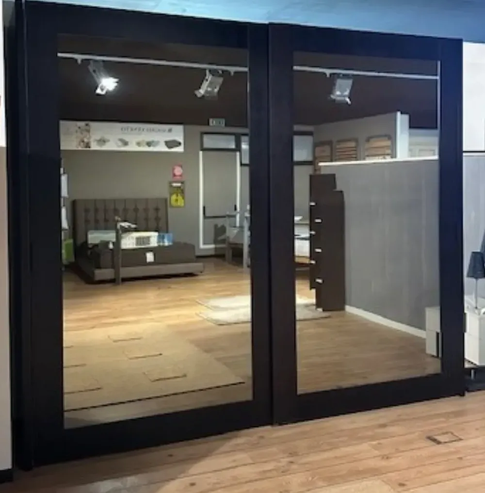 Armadio con ante scorrevoli moderno Discovery a prezzo ribassato^Doimo Design Discount