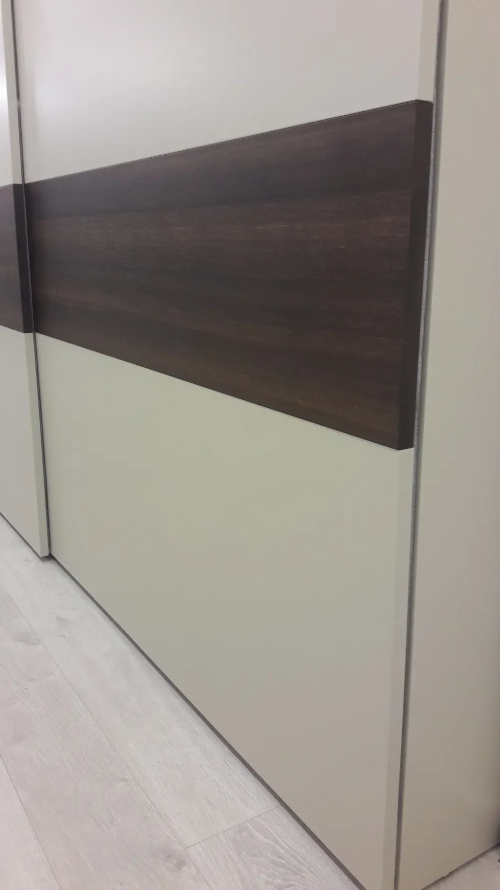 Online Armadio con ante scorrevoli modello Atlante scontato del 46% Armadi