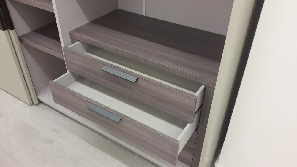 Online Armadio con ante scorrevoli modello Atlante scontato del 46% Armadi